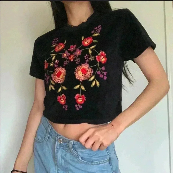 Urban outfitters crop emboldened top sizeM - Picture 1 of 1